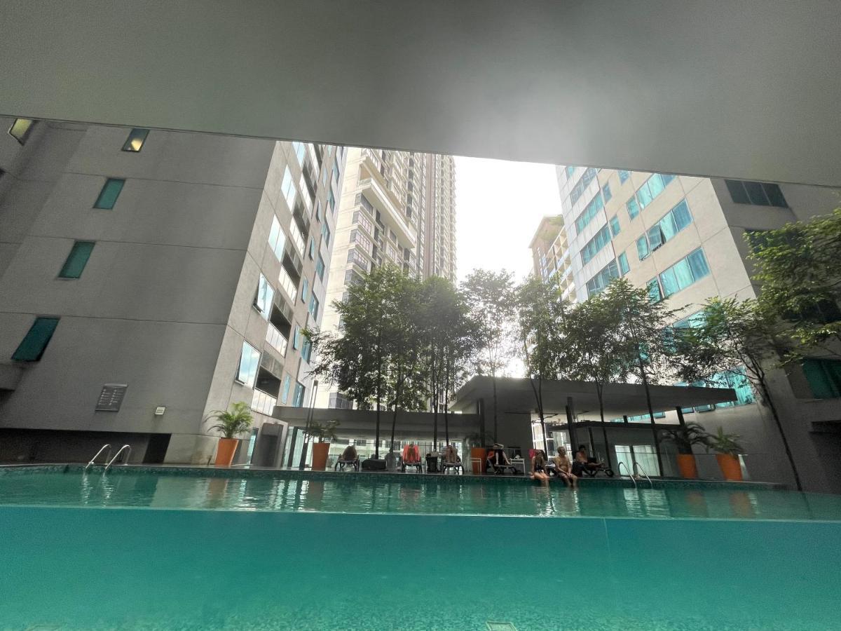 Mercu Summer Suite Klcc By Minshuku Куала Лумпур Екстериор снимка