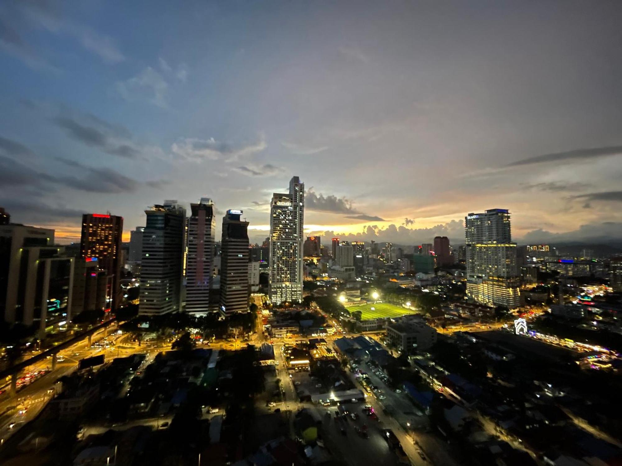 Mercu Summer Suite Klcc By Minshuku Куала Лумпур Екстериор снимка