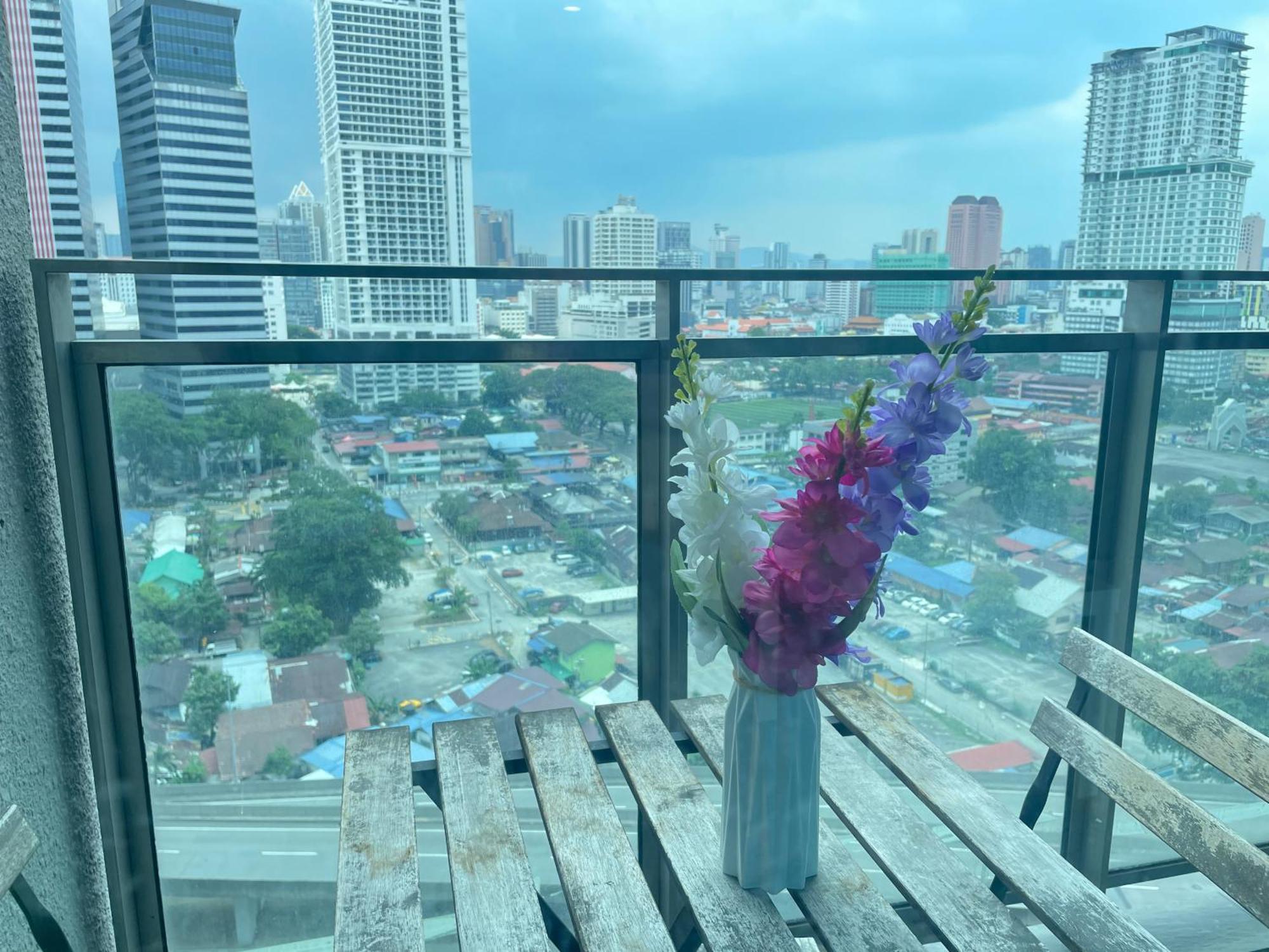 Mercu Summer Suite Klcc By Minshuku Куала Лумпур Екстериор снимка