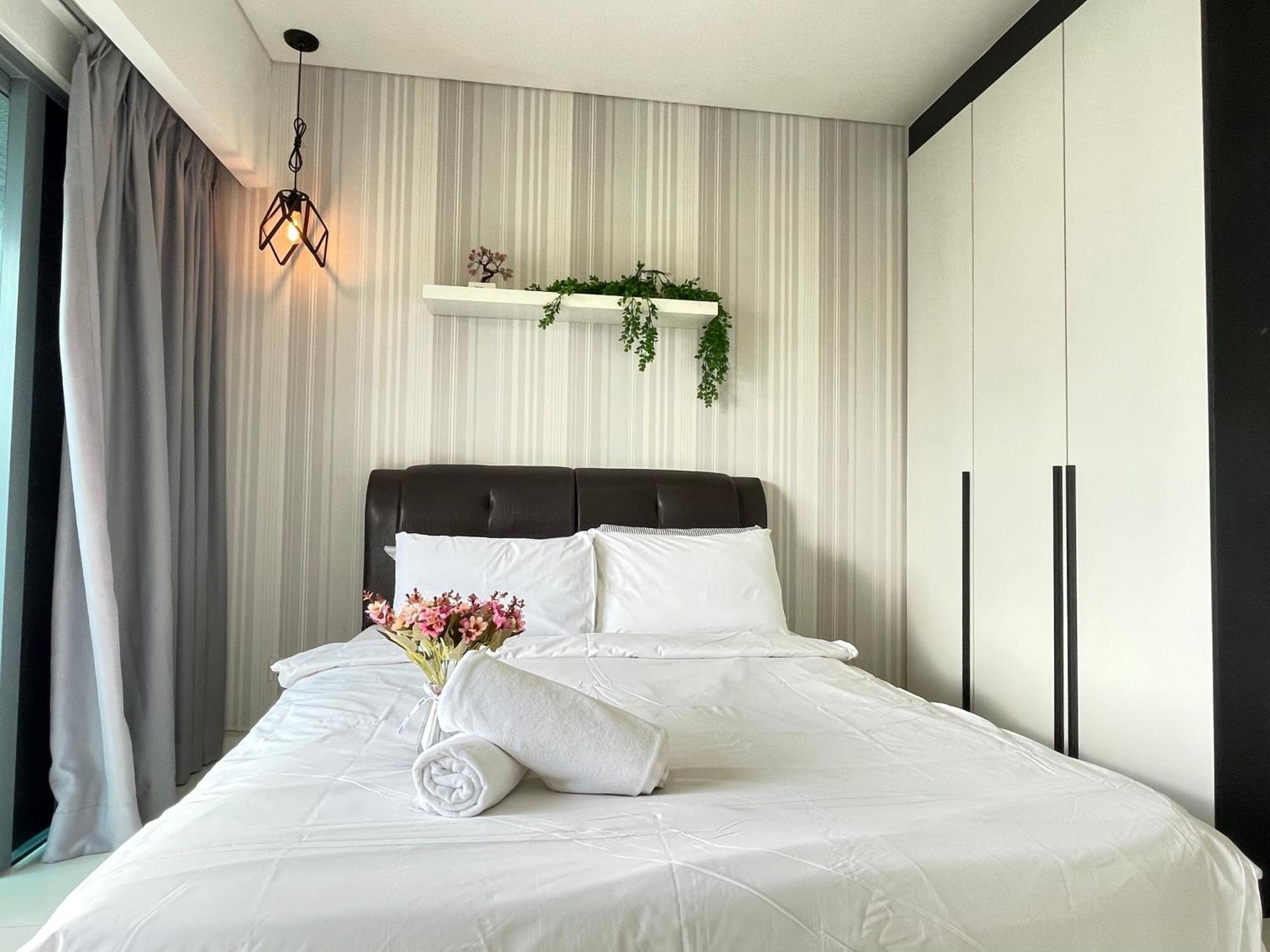 Mercu Summer Suite Klcc By Minshuku Куала Лумпур Екстериор снимка
