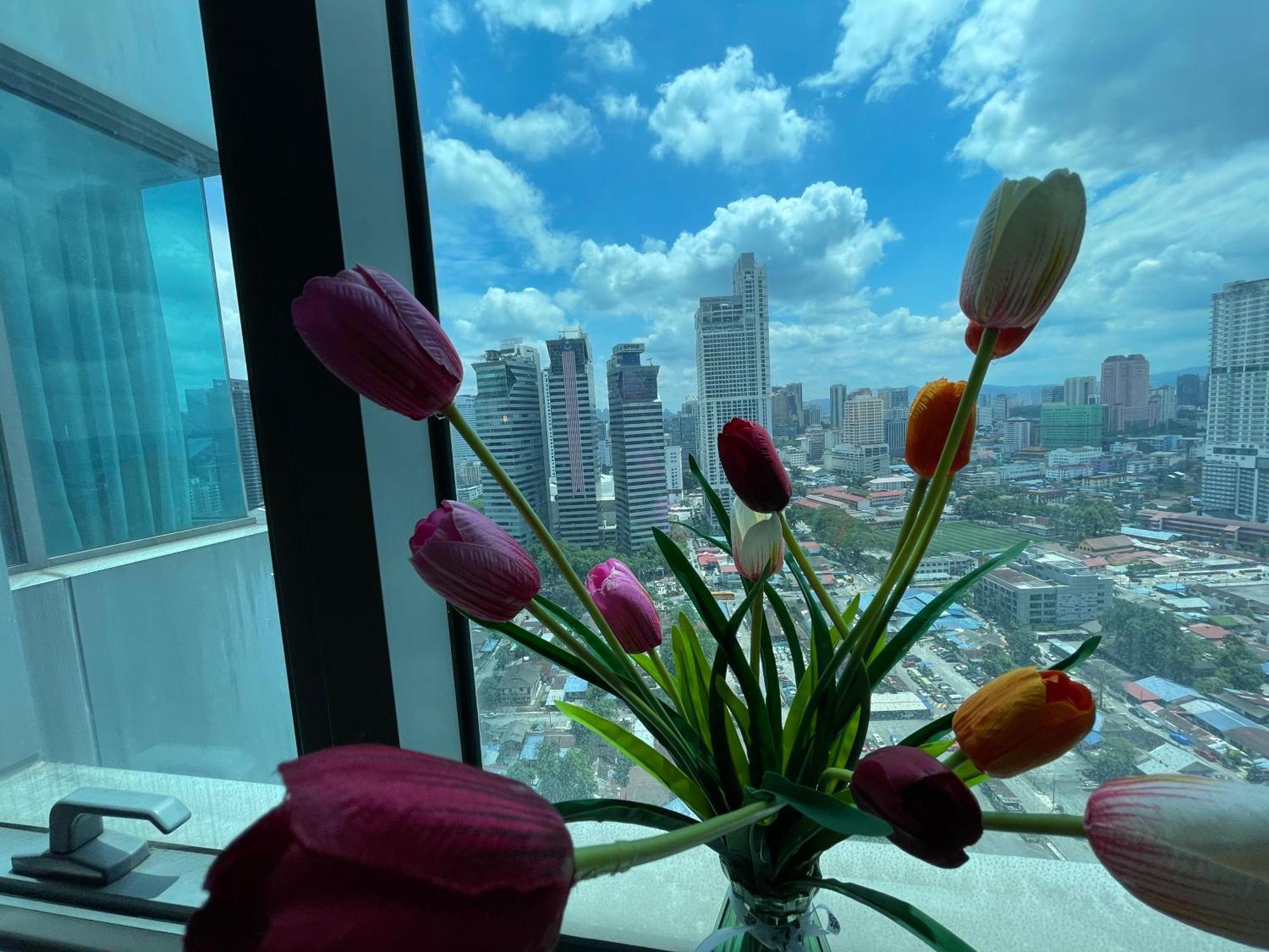 Mercu Summer Suite Klcc By Minshuku Куала Лумпур Екстериор снимка
